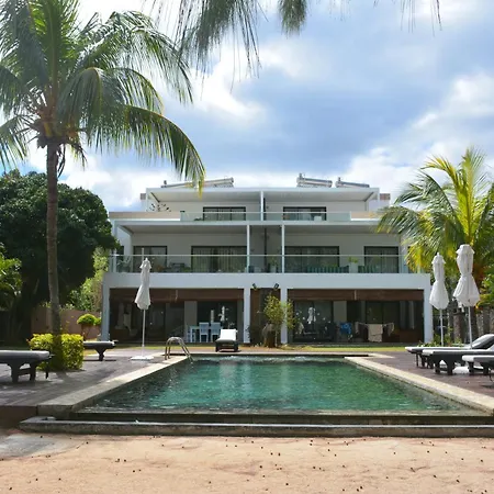 Olana Blue - Beachfront Apartment Riviere Noire Exterior photo