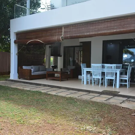 Olana Blue - Beachfront Apartment Riviere Noire Exterior photo