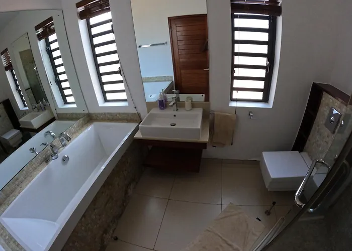 Olana Blue - Beachfront Apartment