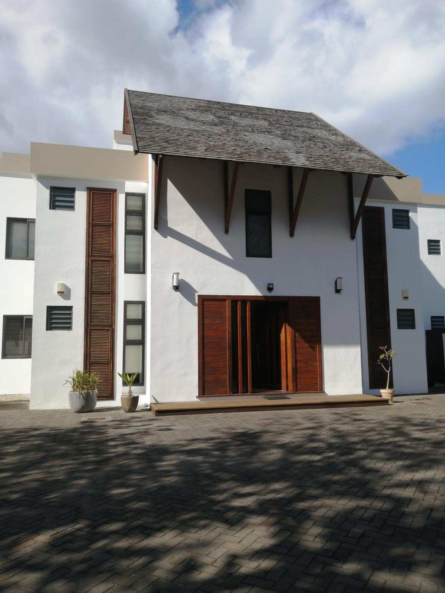Olana Blue - Beachfront